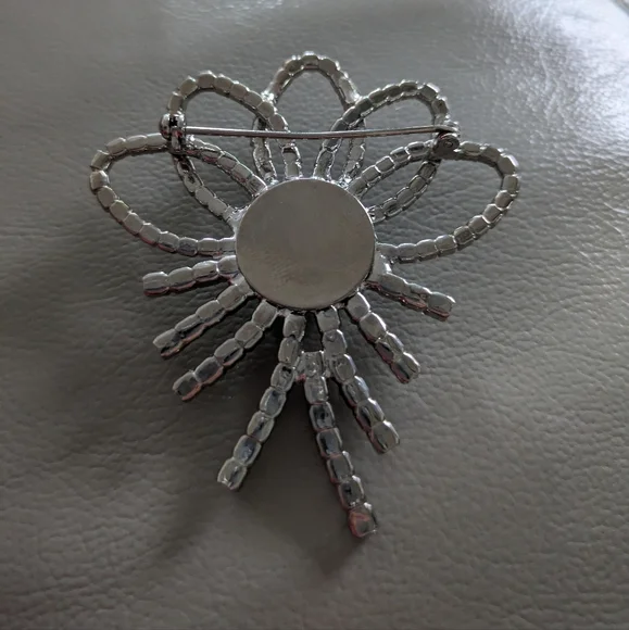 𝅺Solf Vintage Rhinestone Brooch - Picture 4 of 4